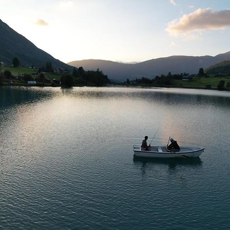 Loken Camping - Trivelig Og Idyllisk Ved Vannet Hotel Olden Kültér fotó