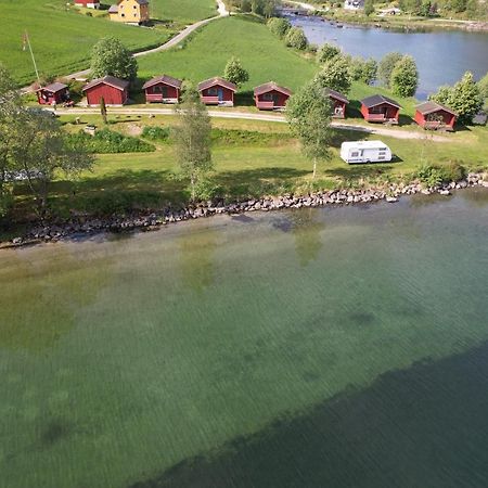 Loken Camping - Trivelig Og Idyllisk Ved Vannet Hotel Olden Kültér fotó
