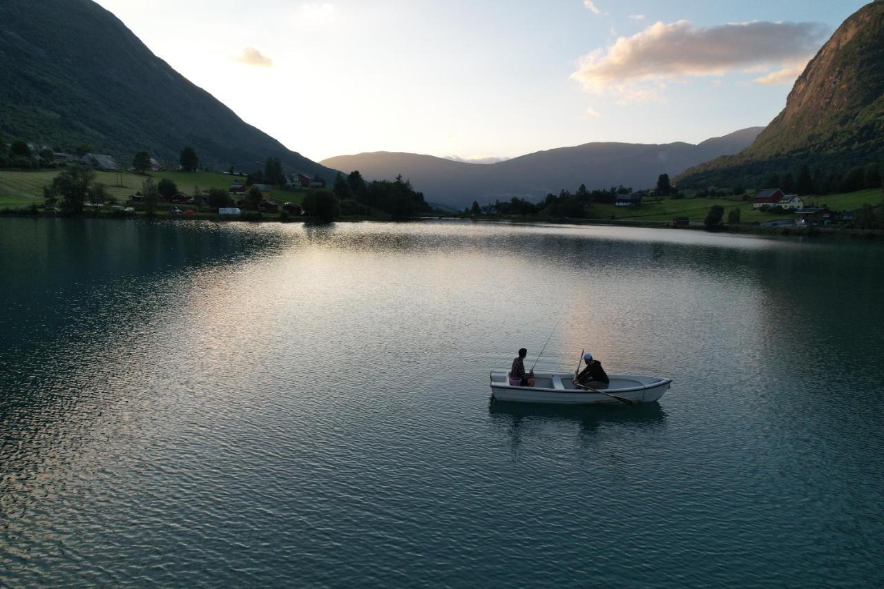 Loken Camping - Trivelig Og Idyllisk Ved Vannet Hotel Olden Kültér fotó