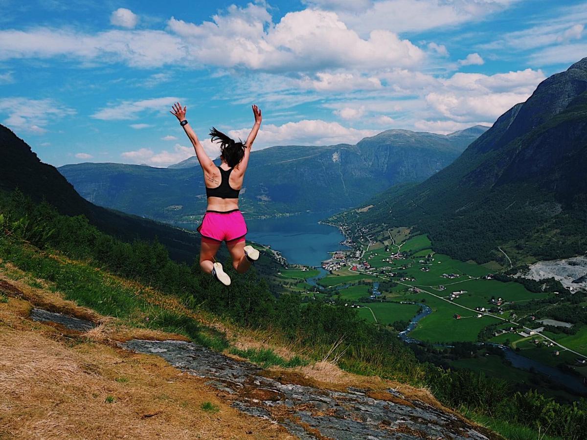 Loken Camping - Trivelig Og Idyllisk Ved Vannet Hotel Olden Kültér fotó