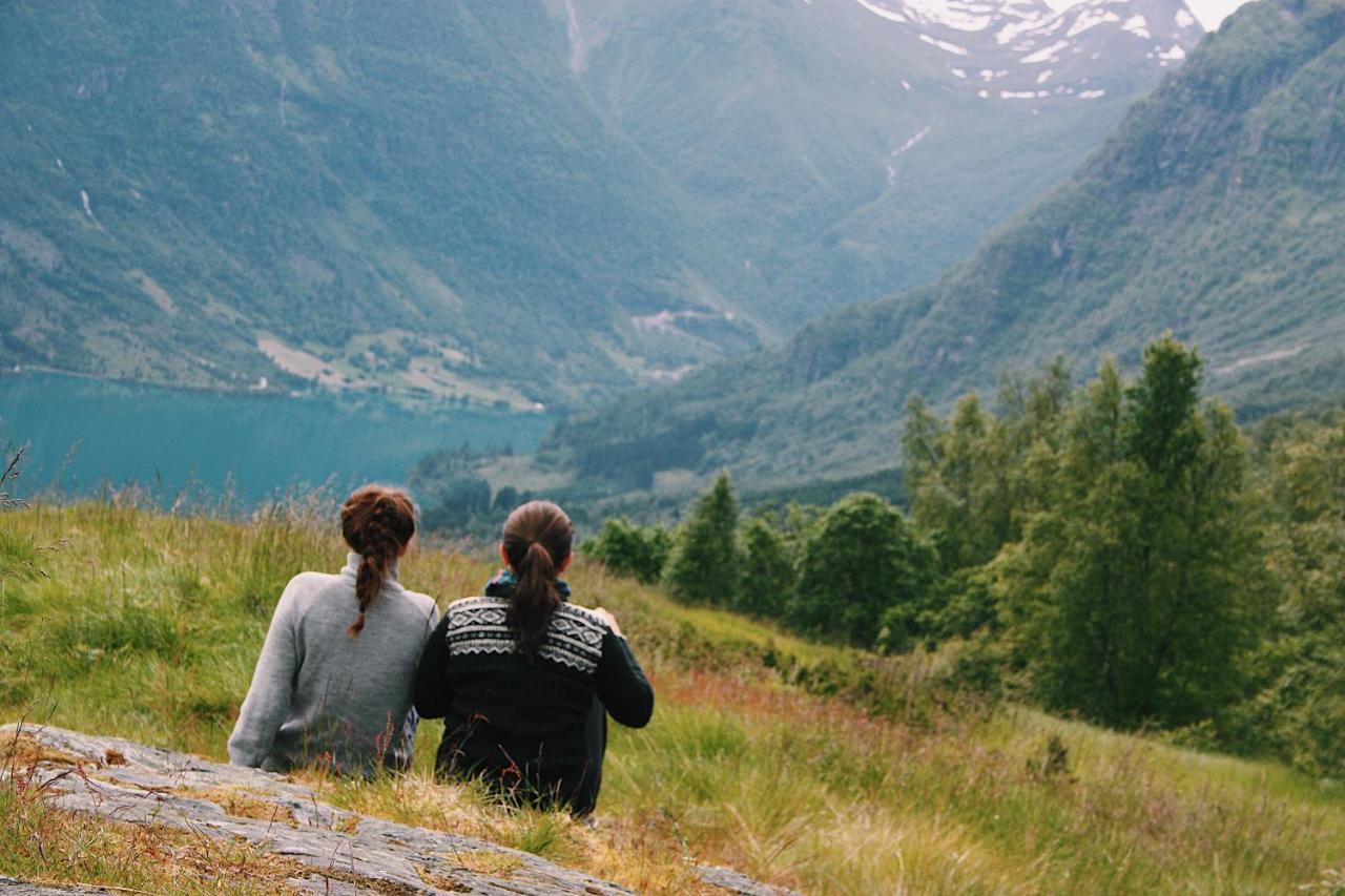 Loken Camping - Trivelig Og Idyllisk Ved Vannet Hotel Olden Kültér fotó