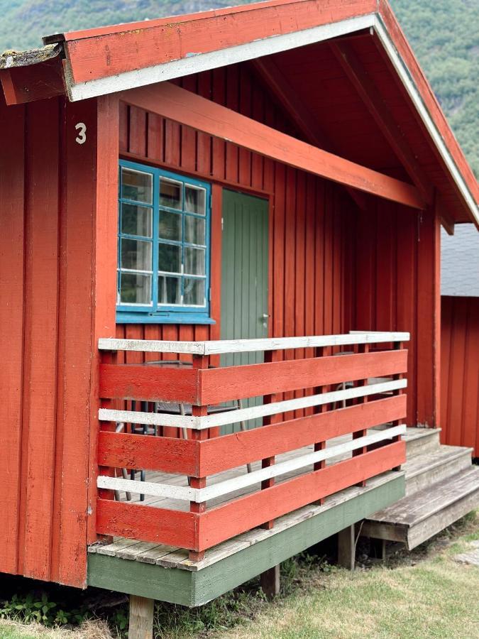 Loken Camping - Trivelig Og Idyllisk Ved Vannet Hotel Olden Kültér fotó